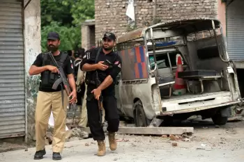 Pakistanın polis bölməsinə kamikadze hücumu nəticəsində azı 7 nəfər ölüb