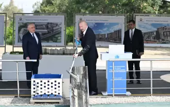 Prezident İlham Əliyev Naxçıvan şəhərində sosial evlər kompleksinin təməlini qoyub