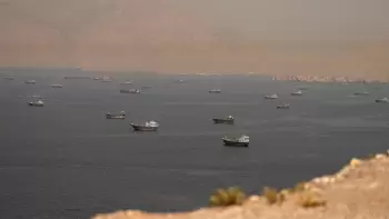 Hörmüz boğazından neft ticarəti səssiz, lakin tam gücü ilə davam edir – “Bloomberg”