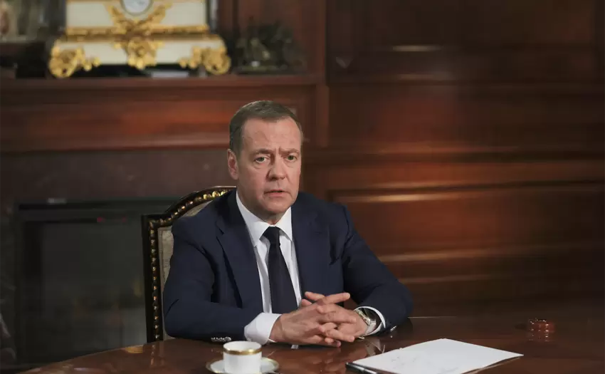 Medvedev süni intellektin bəşəriyyət üçün təhlükəsi ilə bağlı deyilənlərə şübhə ilə yanaşıb