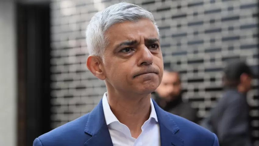 London meri Britaniya baş nazirini Aİ-yə qayıdış istiqamətində işə dərhal başlamağa çağırıb