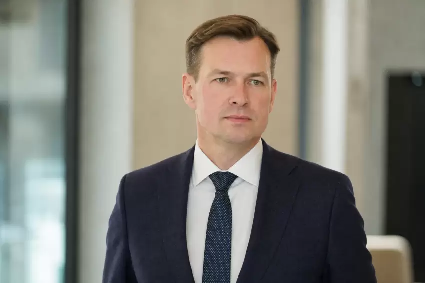 Estoniyanın müdafiə naziri Ukrayna üçün mərmi alınması ilə bağlı qalmaqaldan sonra istefa verib
