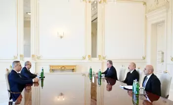 Prezident İlham Əliyev Türkiyənin xarici işlər nazirini qəbul edib