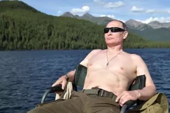 Putin Rusiyanı qlobal silah bazarının liderlərindən biri adlandırıb