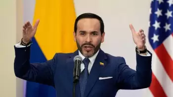 Kolumbiya Prezidenti qanuni silah gəzdirməyə qoyulan 10 illik qadağanı ləğv edib