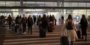 Varşava hava limanında sahibsiz baqaja görə sərnişinlər təxliyə edilib