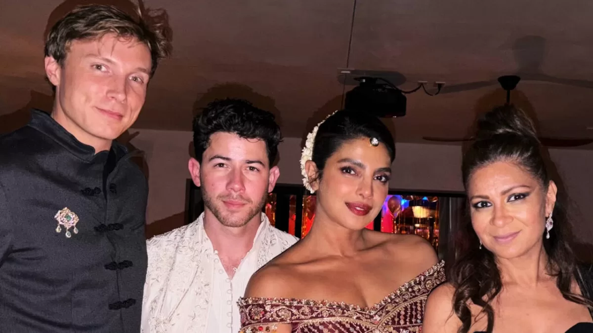 Priyanka Çopra və Nik Conas Los-Ancelesdə Divali bayramını qeyd ediblər