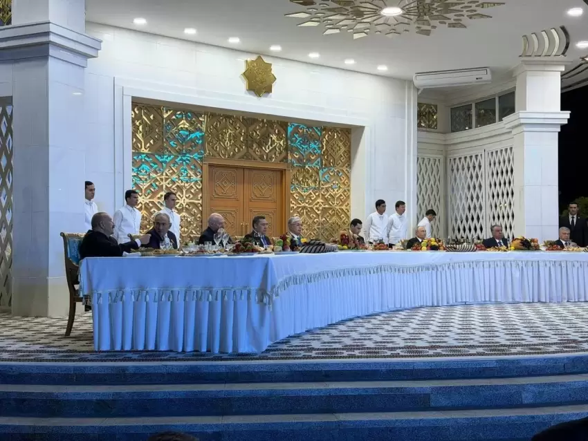 Prezident İlham Əliyev Türkmənistanda Ermənistan Baş Naziri ilə qeyri-rəsmi müzakirə aparıb