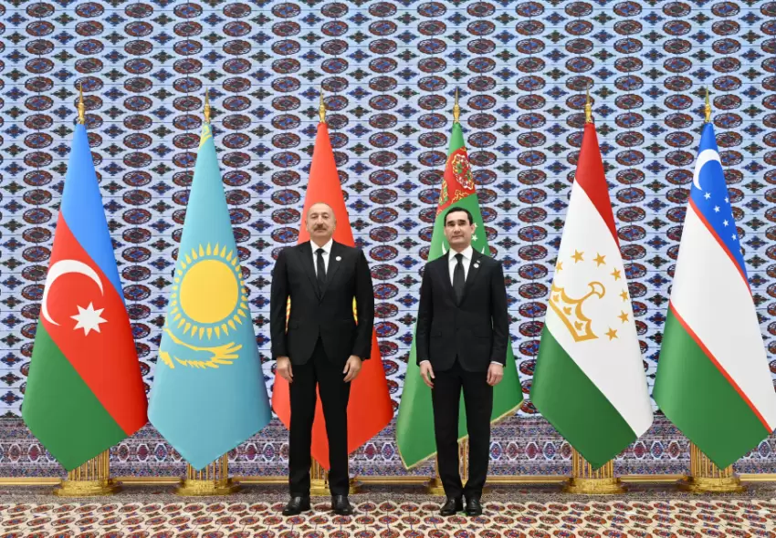 Prezident İlham Əliyev Azərbaycan və Mərkəzi Asiya Dövlət Başçılarının 8-ci Məşvərət görüşündə iştirak etmək üçün “Avaza” Kompleksinə gedib