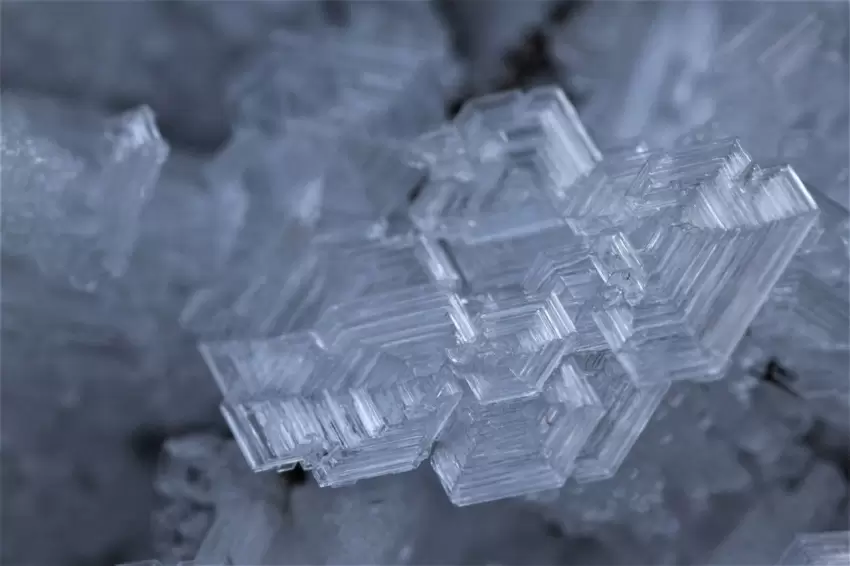 Yeni “superbuz” 10 dəfə daha möhkəmdir və möhkəmliyinə görə betona yaxınlaşır
