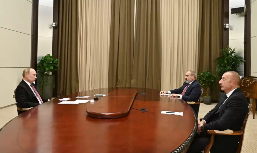 “Kommersant”: Putin, Əliyev və Paşinyan əvvəlcədən elan edilməyən görüş keçiriblər