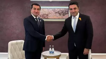 Canlı yayım vaxtı Hikmət Hacıyev Alen Simonyana zəng edib