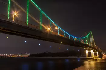 Rusiya Kiyevdə Dnepr üzərindəki əsas körpülərdən birinə yenidən zərbə endirib