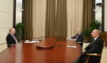 “Kommersant”: Putin, Əliyev və Paşinyan əvvəlcədən elan edilməyən görüş keçiriblər